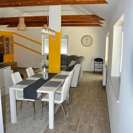 Apartma Majdas *