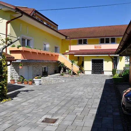 Apartma Majdas *